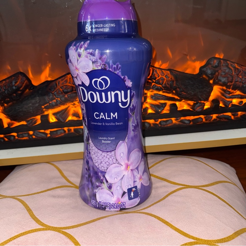 Downy Calm Lavender & Vanilla Bean Laundry Scent Booster - Purple